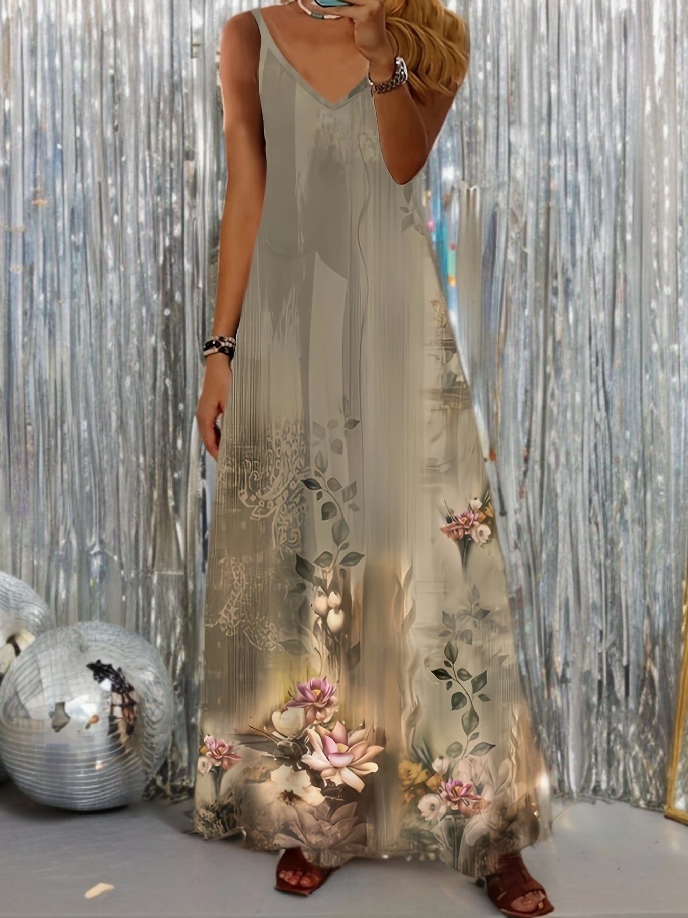 Chic Long Dress with a Floral Pattern, Featuring a V-Neck And Sleeveless Design, Perfect for Holidays And Summer Outings, Offering a Relaxed Fit And a Flattering Silhouette