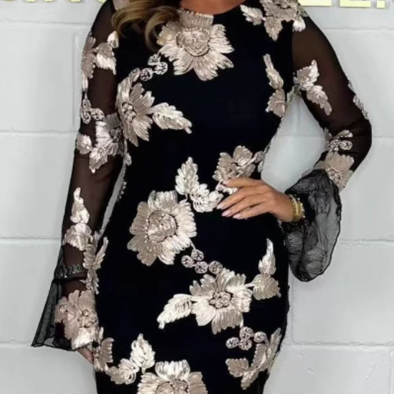 Women'S Flared Sleeves Floral Sheath Dress | Elegant V-neck, Fitted Style, Suitable for Spring/Summer, Exudes Vitality and Grace, Perfect for Various Occasions