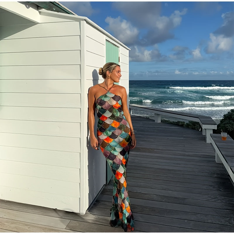 A Bodycon Dress with a Halter Neck Design Inspired by Y2K, Featuring a Glamorous Scale Print, Perfect for Summer Parties, Streetwear, And Beach Outings (Can Be Paired with Heels Or Straw Bags)