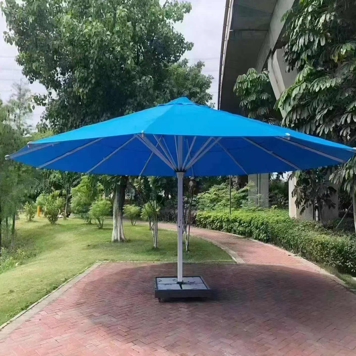 Commercial Large Patio Umbrella 4/5m Windproof Sun & Rain Shade for Outdoor Cafe Beach Park Events Heavy Duty Market Umbrella
