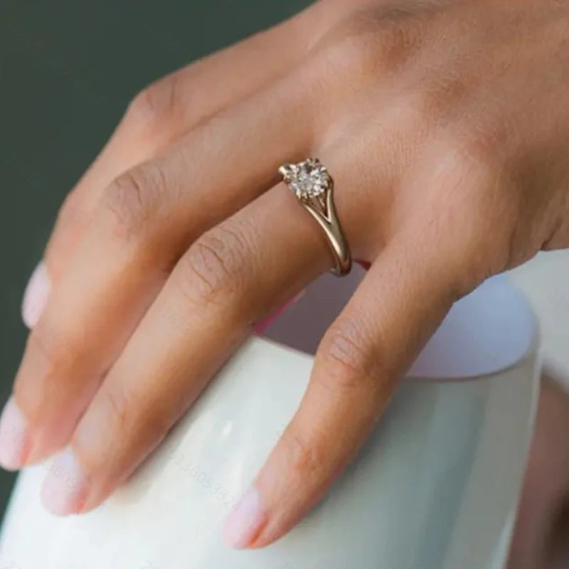 New Fashion Sparkling Inlaid Zirconia Ring for Women Exquisite Luxury Wedding Party Jewelry Accessories Gifts