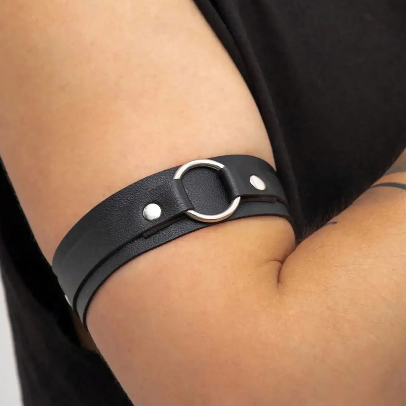 1pc Men's Black PU Leather Fashion Arm Men's Punk Style Black Leather Arm Bands As Fashion Performance Accessories