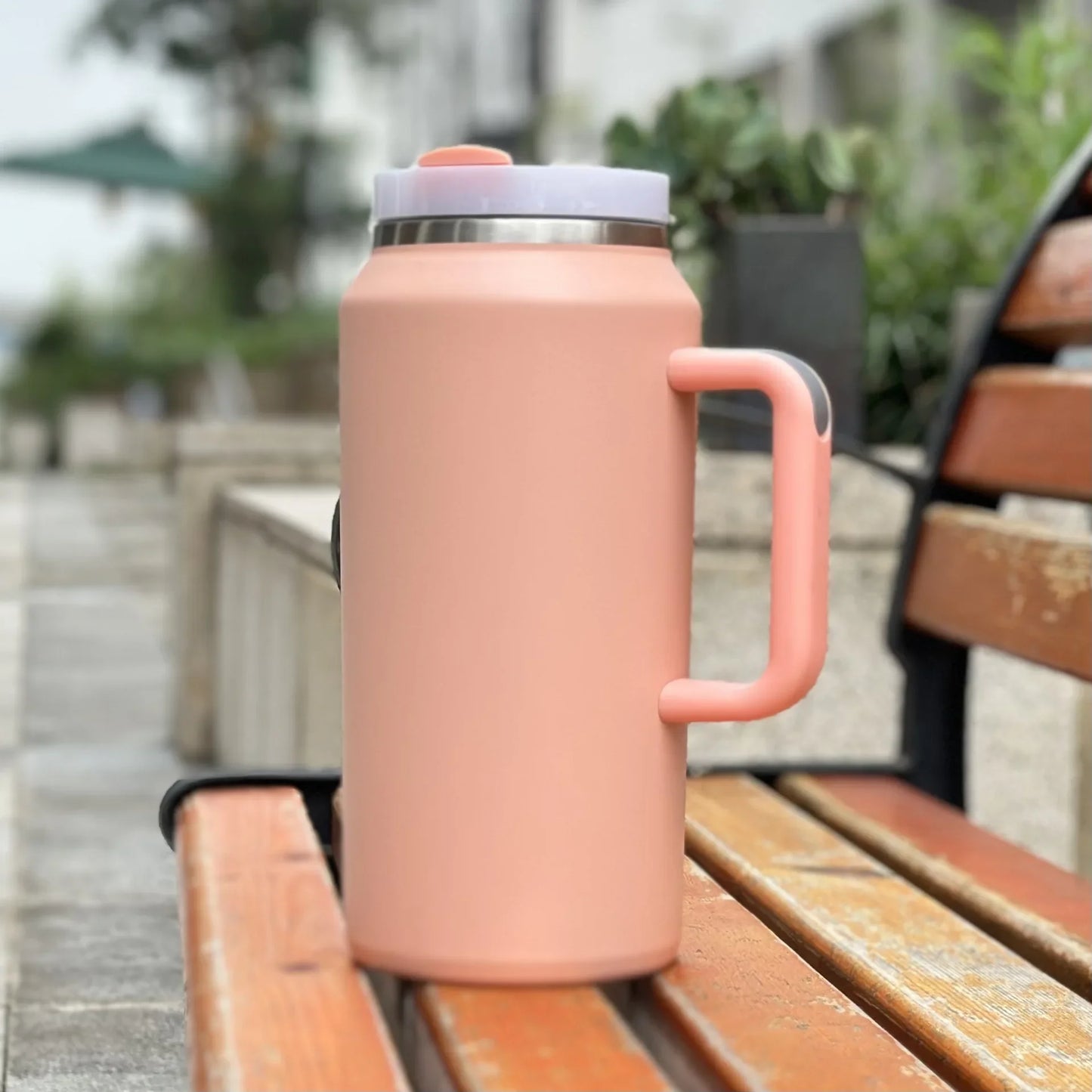 New 64OZ Handle Cup Double-layer Thermos Cup 304 Handle Car Water Cup with Straw for Hot and Cold Drinks, Camping and Sports