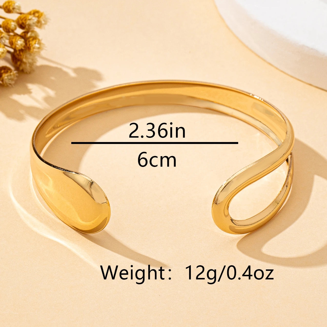 A Women's Fashionable Open Bracelet, Stylish and Versatile Hollow Geometric Design Open Bracelet, Suitable for Everyday Wear
