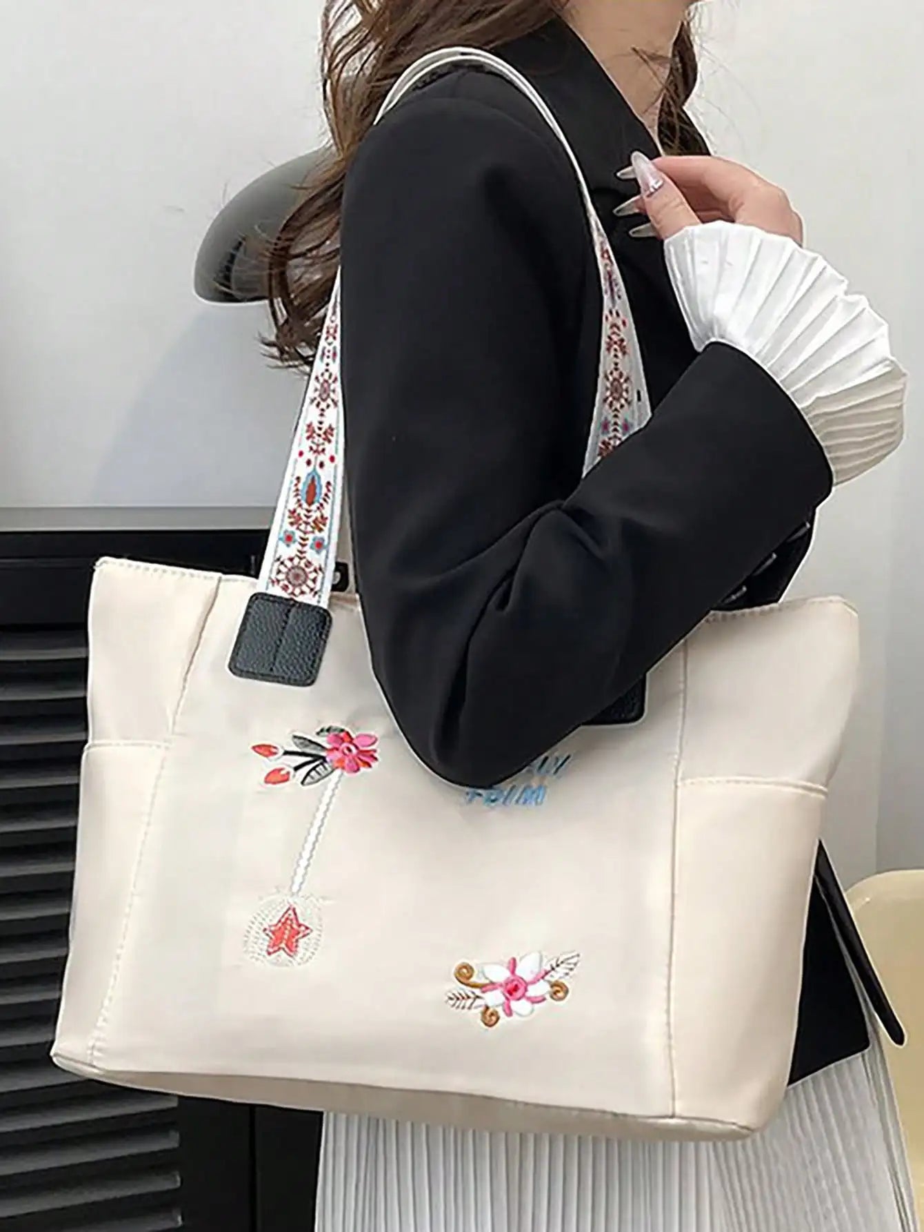Flower embroidery fashionable oxford cloth handbag large capacity shoulder bag waterproof handbag large canvas bag