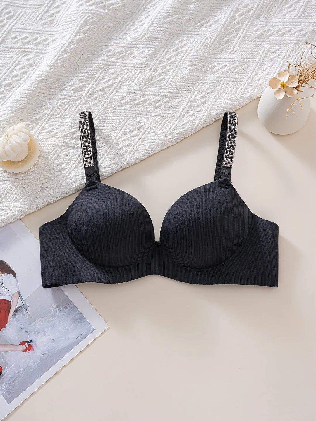 Shantou Seamless Bra Nylon Fabric Comfortable No Steel Ring Strap Underwear Women Gather Small Chest Look Big Sexy Bra