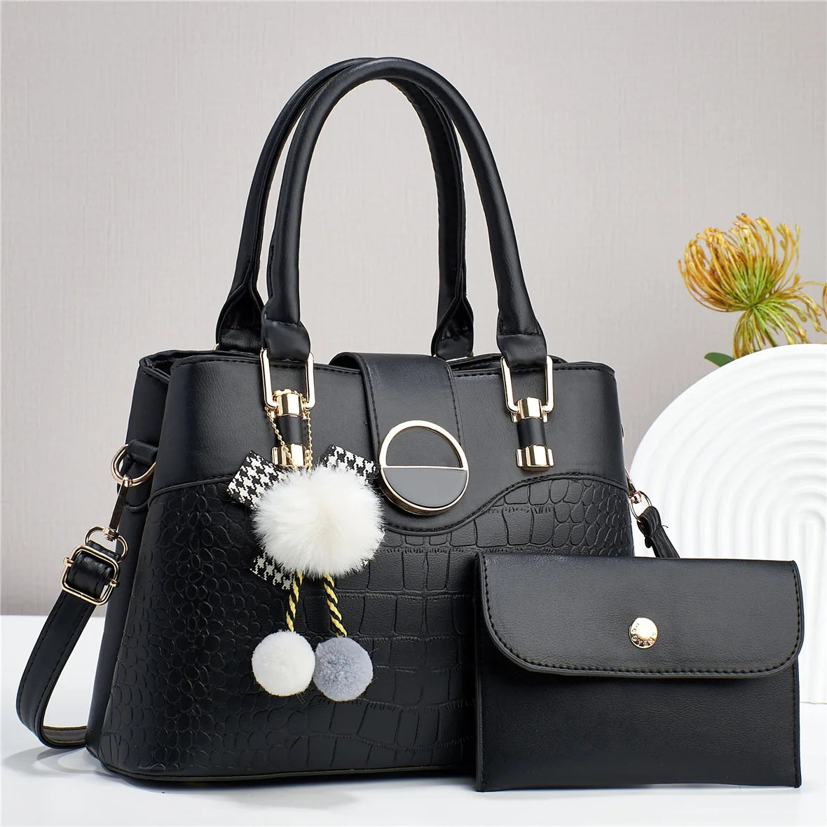 New Large Capacity Soft Leather Tote Bag with Niche Design for Luxury Handbags Exquisite Women Commuting Shoulder Underarm Bag