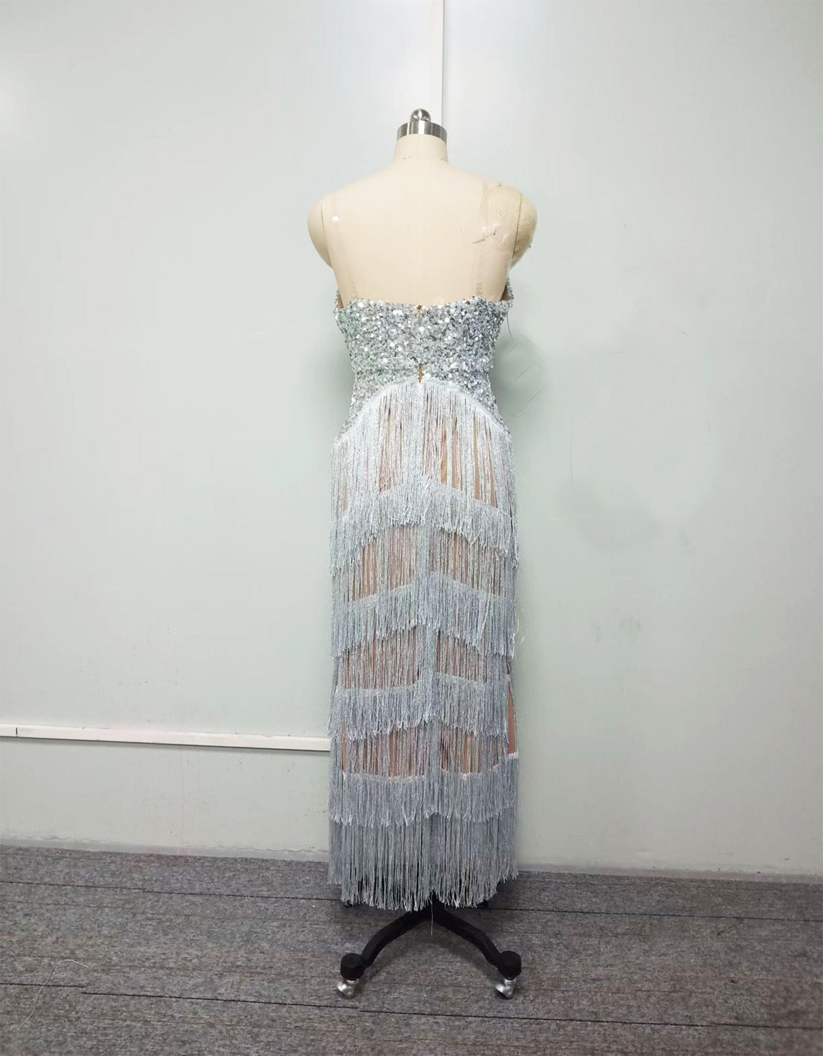 Elegant Sequined Halter Top Tassel Dress | Sleeveless, Flared Hem, Fit and Flare Silhouette, Perfect for Parties and Banquets, Regular Fit