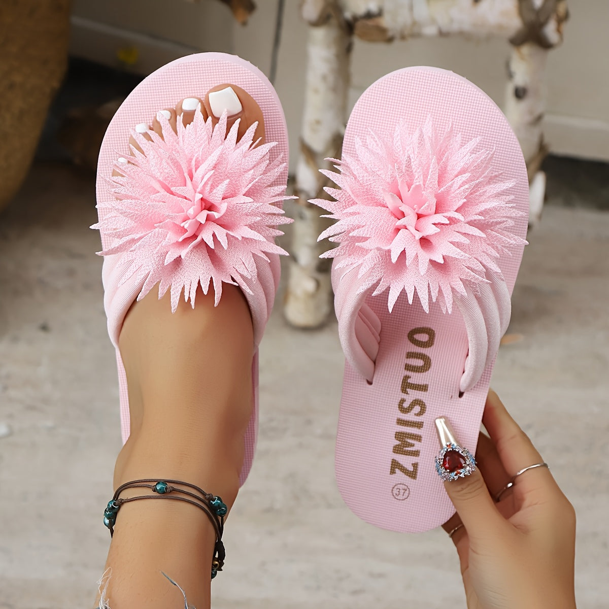 Women'S Plus-Size Floral Slip-Ons - Breathable Fabric with a Pink Flower Design, Comfortable Flat Soles Suitable for Indoor And Outdoor Walking, Home, And Casual Wear.