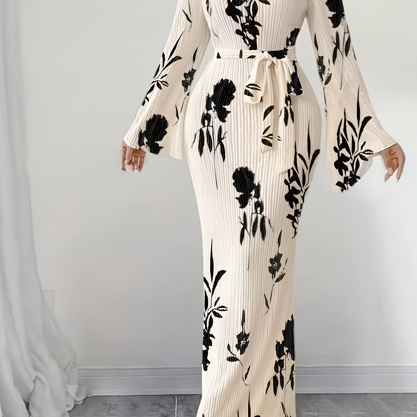 Women's Elegant Pleated Fabric Flared Long Sleeve Dress for Autumn and Winter