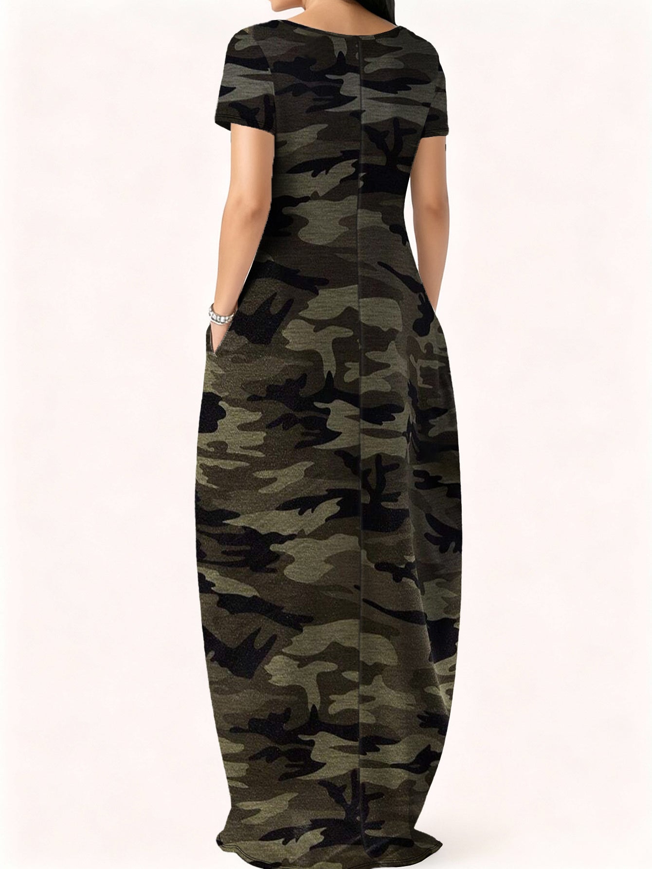 Plus Size - This Is a Maxi Dress for Plus-Size Women Featuring Short Sleeves And a Camo Print. It Has a U-Neck Design And Is Perfect for Casual Outings, Daily Wear, And Bohemian Styles During Spring And Summer. The Dress High