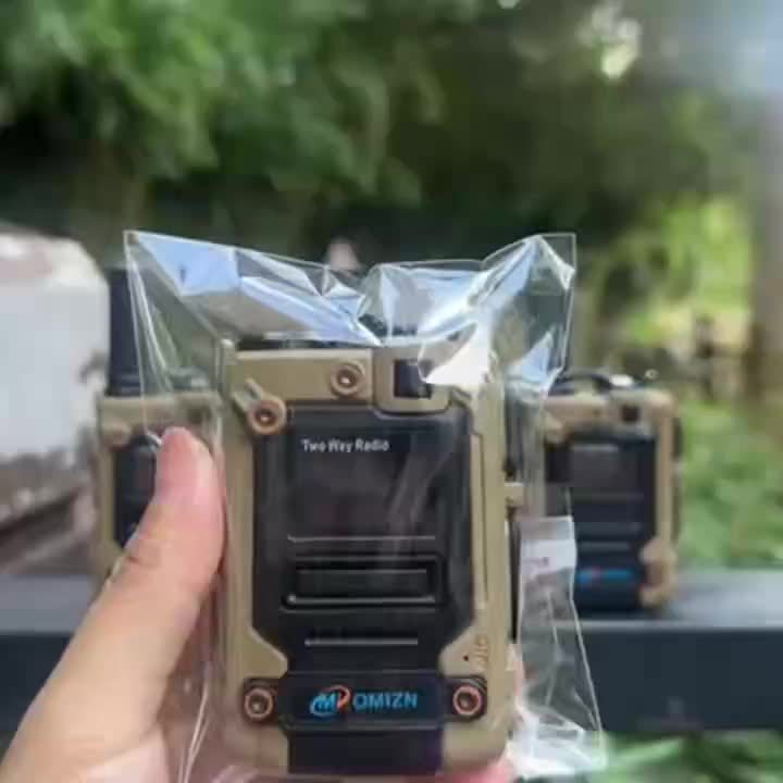 Global Walkie Talkie 5000 Km Real-Time Call, Two-Way Radio PTT with Flashlight, Aluminum Alloy Body, Includes 2.4G/3G/4G/5G and Other Functions, Rechargeable Battery, 172 Countries Coverage, Portable Wireless Mobilizer for Hi