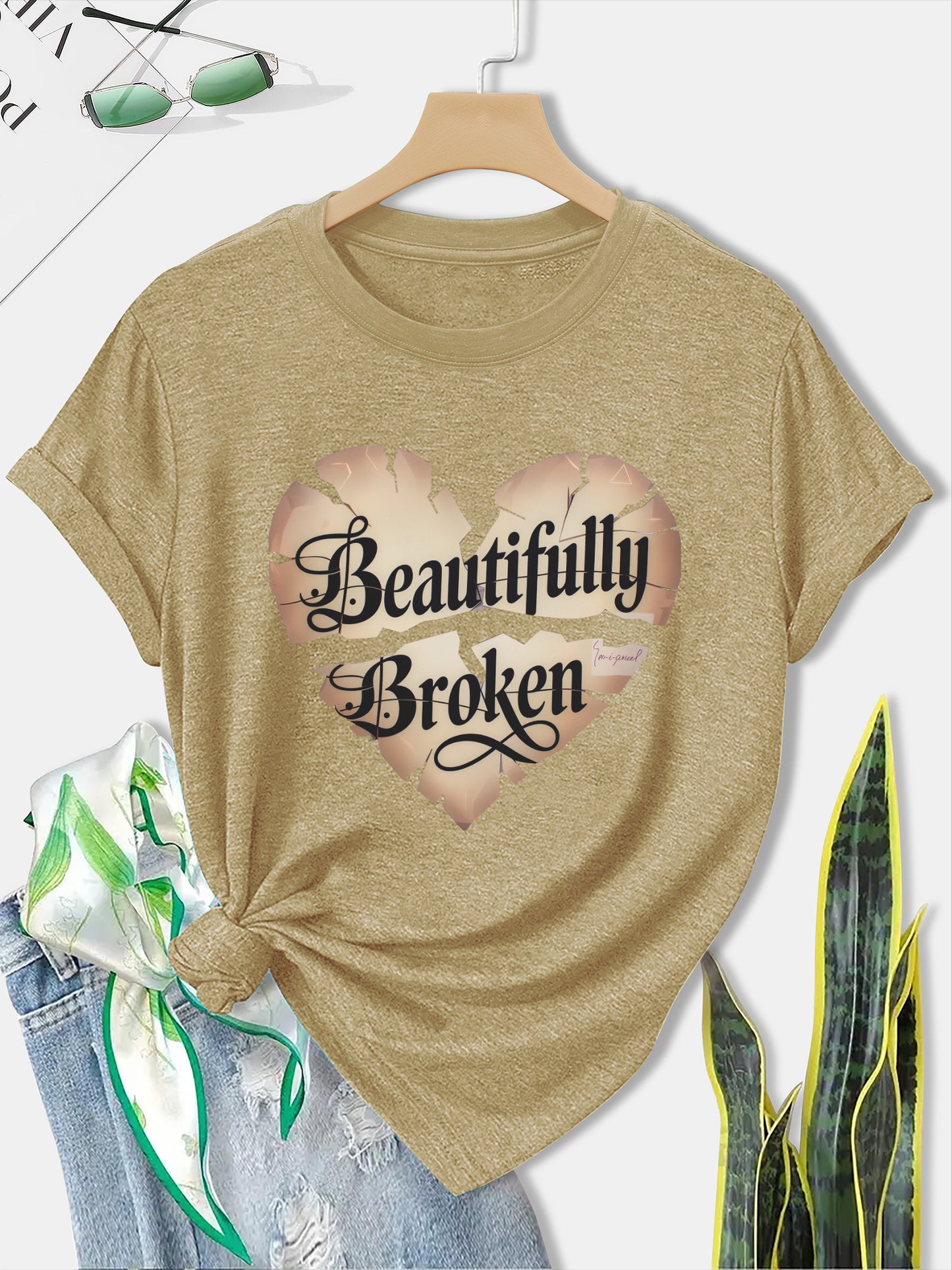 Women'S Olive Green Butterfly & Heart Print "Beautifully Broken" T-Shirt - Casual Streetwear Round Neck Short Sleeve Top, Breathable All-Season Comfort Fit for Gym, Training & Casual Attire with Motivational Slogan Design, Lo