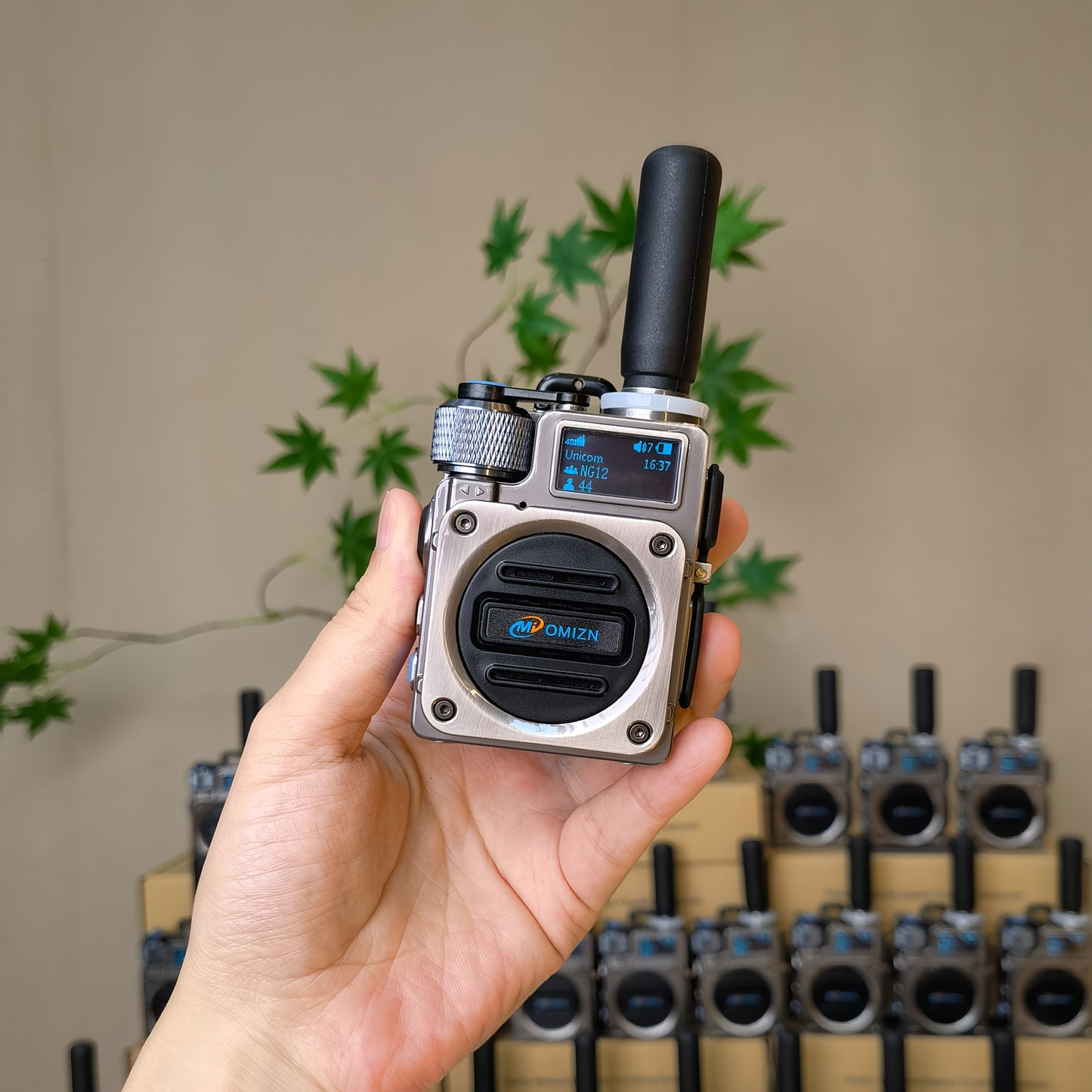 Omi Smart M6 Card Slot Global Intercom, Unlimited Distance 5000km Call Range, Metal Body, Shockproof and Drop-Resistant, HD Blue Screen, 5-Day Long Standby, 8K Intelligent Noise-Cancelling Speaker, Mini Design, Offroad Commun