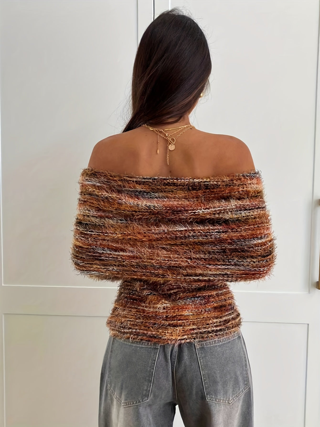Elegant Long-Sleeve T-Shirt for Women with Off-Shoulder Design And Pleated Details, Perfect for Autumn And Winter Outings.