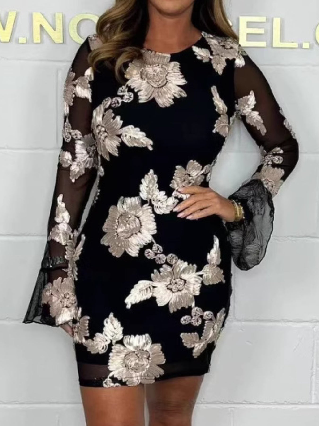 Women'S Flared Sleeves Floral Sheath Dress | Elegant V-neck, Fitted Style, Suitable for Spring/Summer, Exudes Vitality and Grace, Perfect for Various Occasions