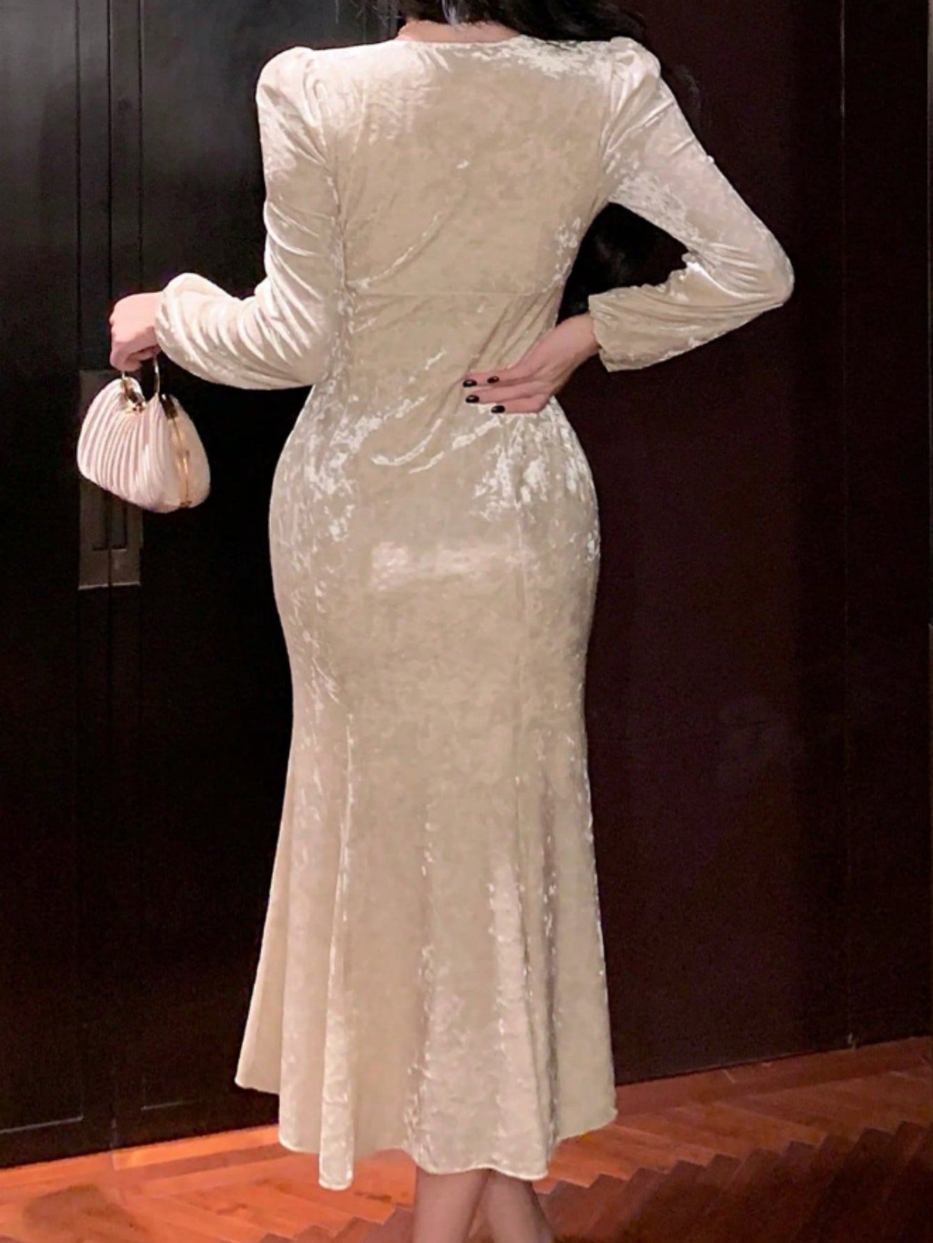 Women's Elegant Beige Velvet Mermaid Dress - V-Neck Long Sleeve A-Line Floor-Length Formal Party Dress with Fitted Waist, Structured Winter Evening Gown for Gala, Wedding, Prom (Hand Washable) - Comfortable & Luxurious Solid