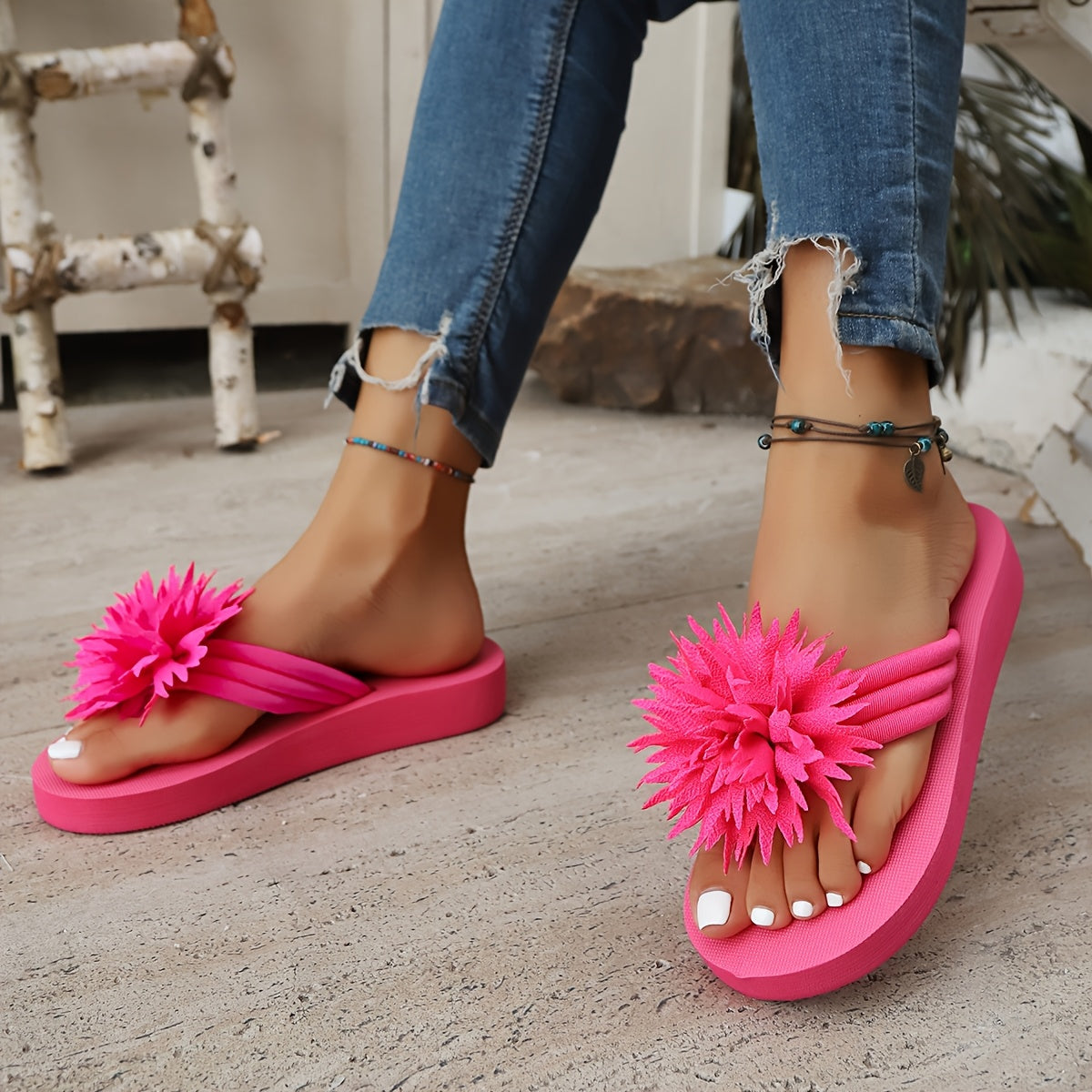 Women'S Plus-Size Floral Slip-Ons - Breathable Fabric with a Pink Flower Design, Comfortable Flat Soles Suitable for Indoor And Outdoor Walking, Home, And Casual Wear.