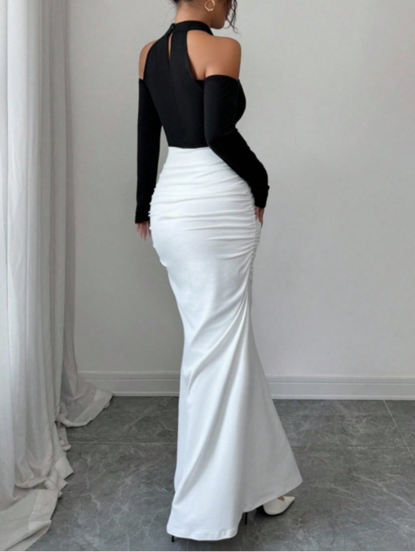 Off-Shoulder Ruched Slim Fit Maxi Dress for Women | Sexy And Elegant Design, Suitable for Evening Parties And Sophisticated Social Occasions, Chic Style, Perfect for Fall/Winter Season.