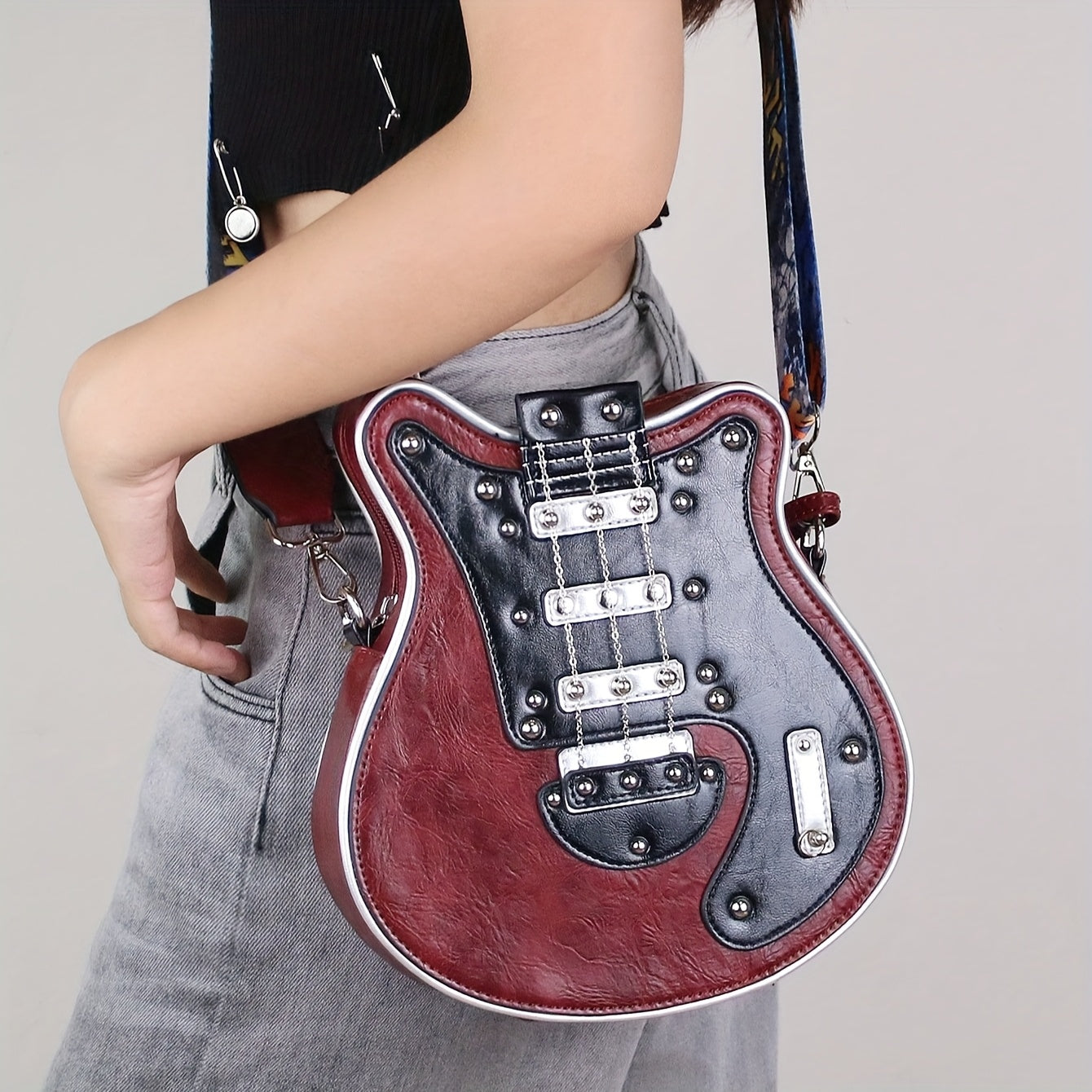 Women's & Unisex Y2K Retro Music-Themed Bass Guitar-Shaped Crossbody Bag with Detachable Strap, Golden-Tone Hardware & Zipper Closure - Band Style Handbag for Musicians & Music Lovers (Red/Black) - 2024 New Design with Chain