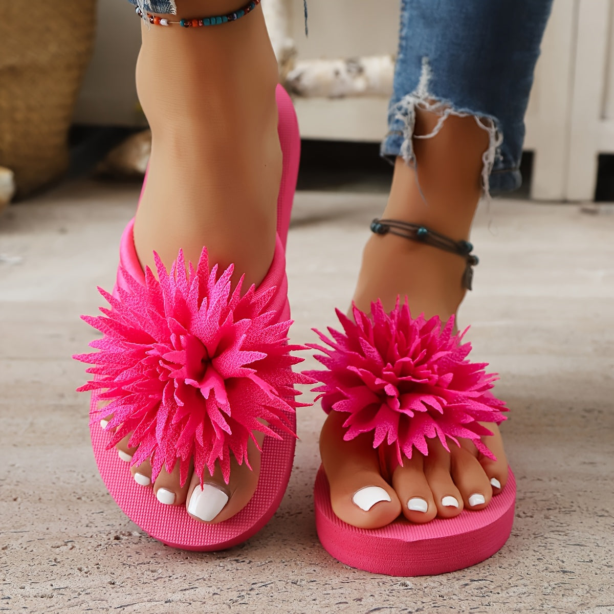 Women'S Plus-Size Floral Slip-Ons - Breathable Fabric with a Pink Flower Design, Comfortable Flat Soles Suitable for Indoor And Outdoor Walking, Home, And Casual Wear.