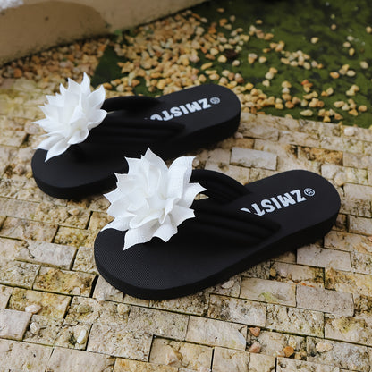 Women'S Plus-Size Floral Slip-Ons - Breathable Fabric with a Pink Flower Design, Comfortable Flat Soles Suitable for Indoor And Outdoor Walking, Home, And Casual Wear.
