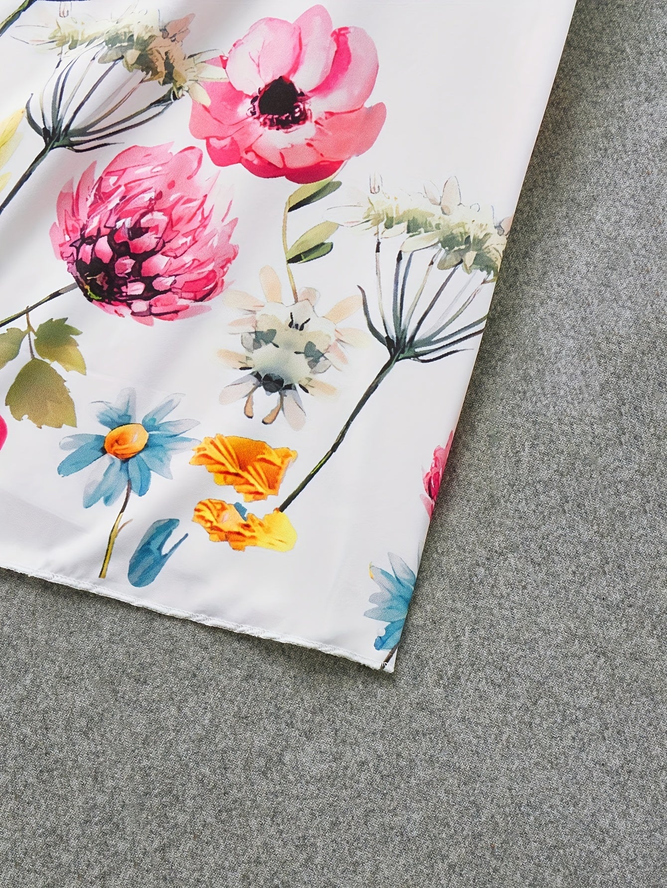 A Stylish Off-Shoulder Floral Dress Perfect for Leisure, Featuring a Floral Pattern And Bow Accents, Ideal for Summer Picnics, Outings with Friends, Vacations, And Travel, Designed for Women Who Want to Look Sexy