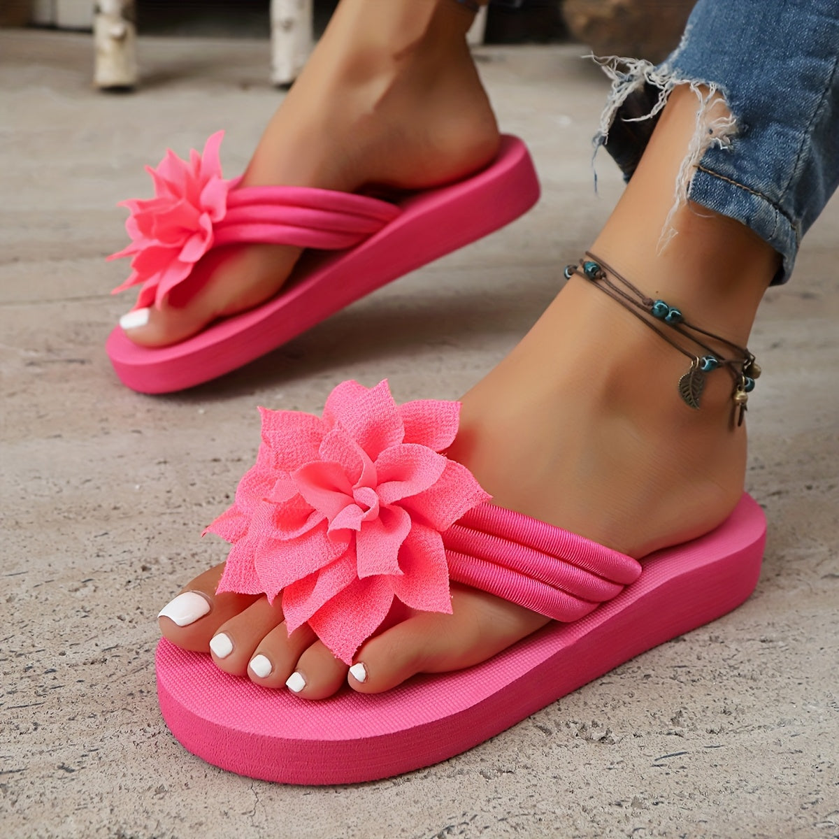 Women'S Plus-Size Floral Slip-Ons - Breathable Fabric with a Pink Flower Design, Comfortable Flat Soles Suitable for Indoor And Outdoor Walking, Home, And Casual Wear.