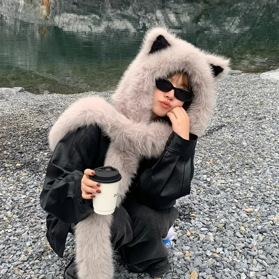 [Cat Ear Hat Scarf] A Soft Polyester Faux Fur Cat Ear Hat with an Integrated Scarf, Suitable for Both Men And Women in Winter, Stylish And Unisex, Lightweight, with a Closure, Perfect for Singles Parties.