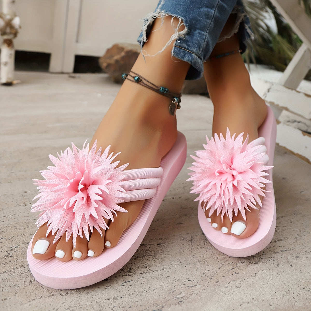 Women'S Plus-Size Floral Slip-Ons - Breathable Fabric with a Pink Flower Design, Comfortable Flat Soles Suitable for Indoor And Outdoor Walking, Home, And Casual Wear.