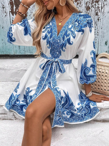 Women's strappy floral casual dress, strappy design exudes vitality, floral prints add romantic charm. Elegant and versatile, suitable for daily occasions, showing fashion sense and comfortable texture.