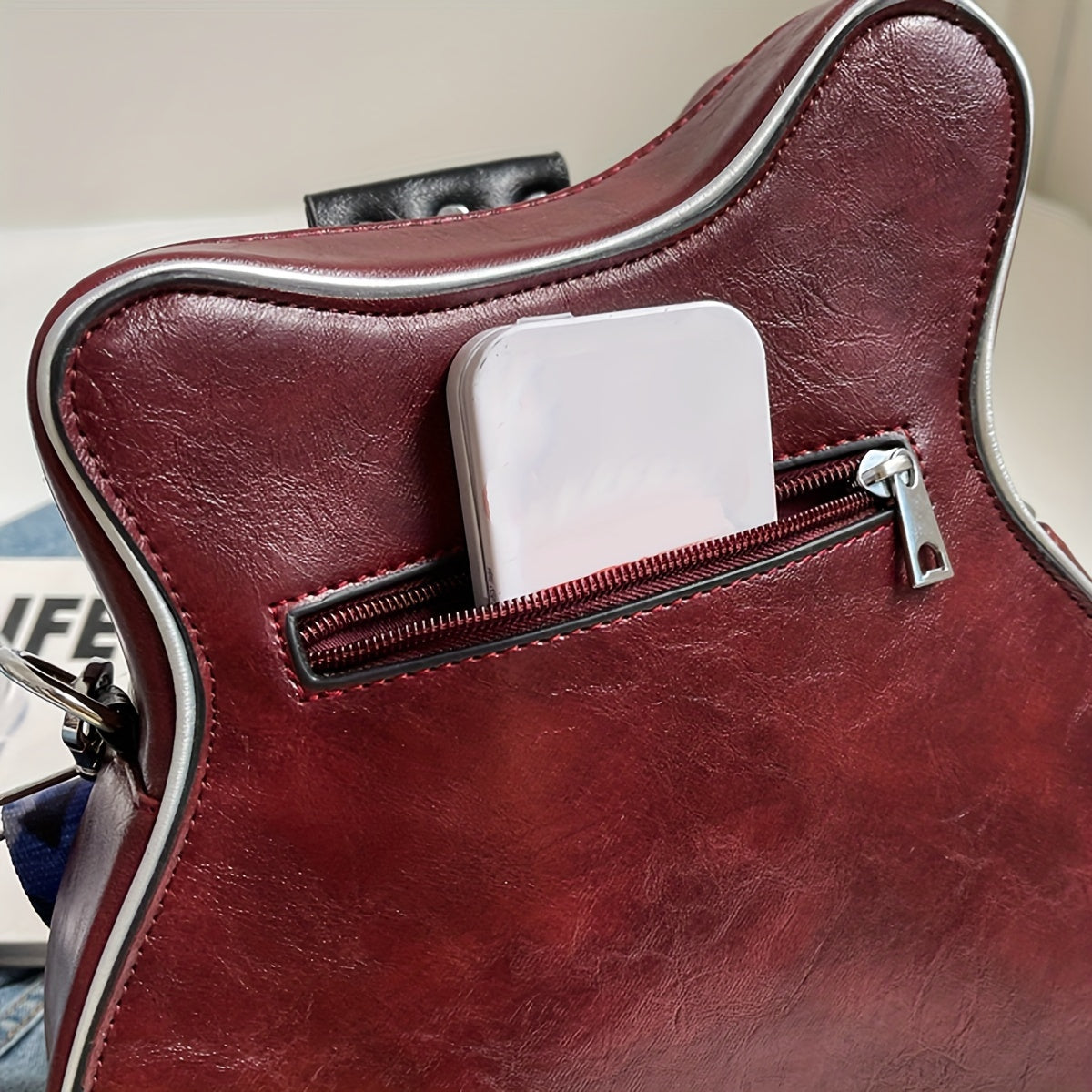 Y2K Retro Guitar Crossbody Bag - Lightweight Shoulder Bag with Chain & Rivet Accents, Removable Strap, Zipper Closure, Polyester Lining for Street Fashion & Daily Use, Musicthemed Accessory, Durable Zipper Closure