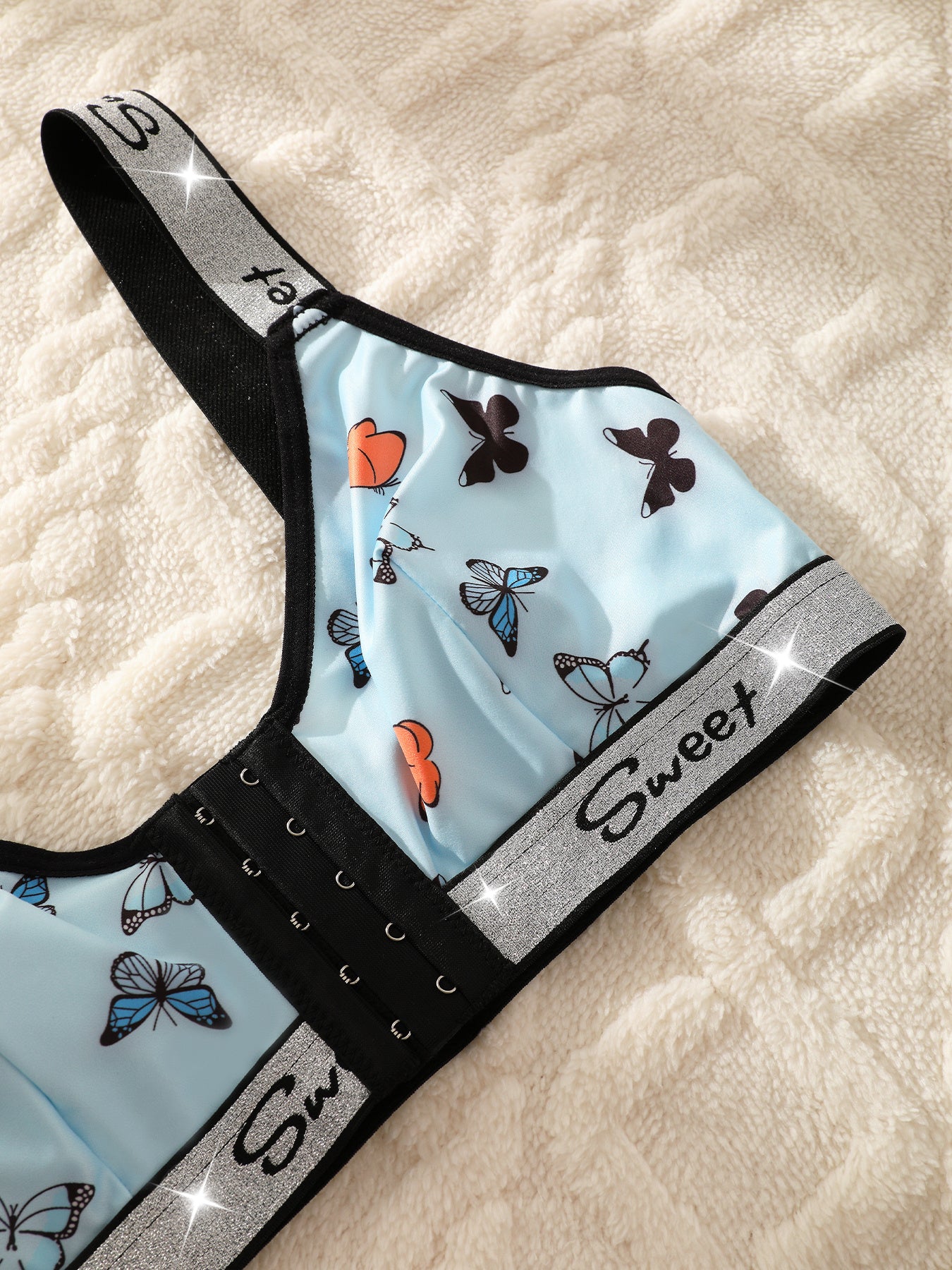 A Set of Butterfly Print Front-Button Women'S Lingerie, Featuring Wide Straps, a Wireless Bra, And Seamless Panties, Soft And Comfortable, Perfect for Everyday Wear in Autumn And Winter.