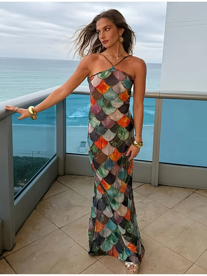 A Bodycon Dress with a Halter Neck Design Inspired by Y2K, Featuring a Glamorous Scale Print, Perfect for Summer Parties, Streetwear, And Beach Outings (Can Be Paired with Heels Or Straw Bags)
