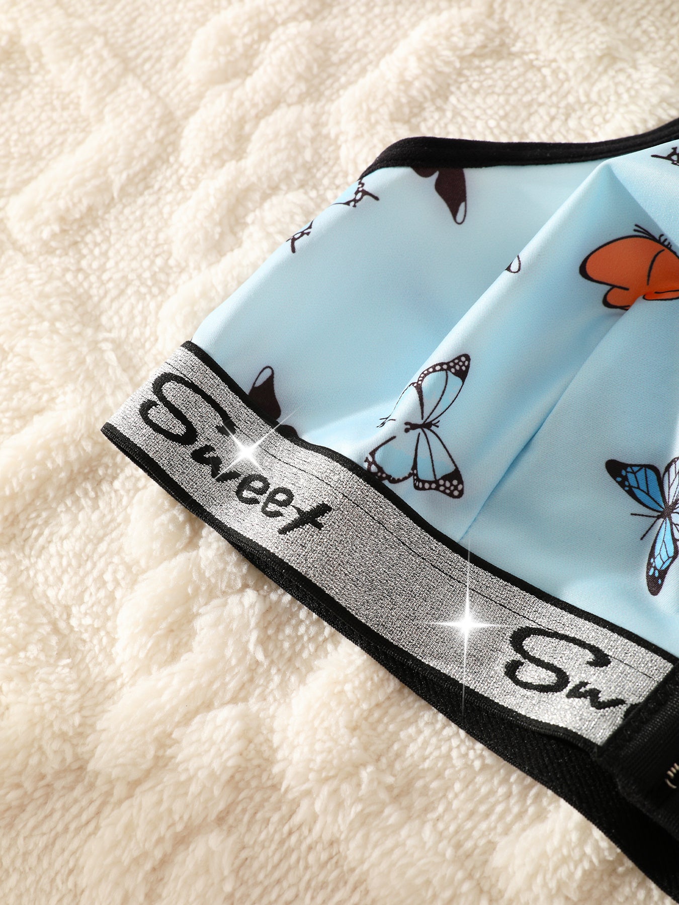 A Set of Butterfly Print Front-Button Women'S Lingerie, Featuring Wide Straps, a Wireless Bra, And Seamless Panties, Soft And Comfortable, Perfect for Everyday Wear in Autumn And Winter.