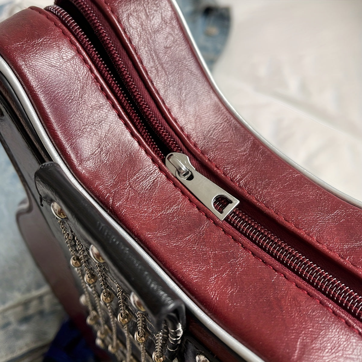 Y2K Retro Guitar Crossbody Bag - Lightweight Shoulder Bag with Chain & Rivet Accents, Removable Strap, Zipper Closure, Polyester Lining for Street Fashion & Daily Use, Musicthemed Accessory, Durable Zipper Closure