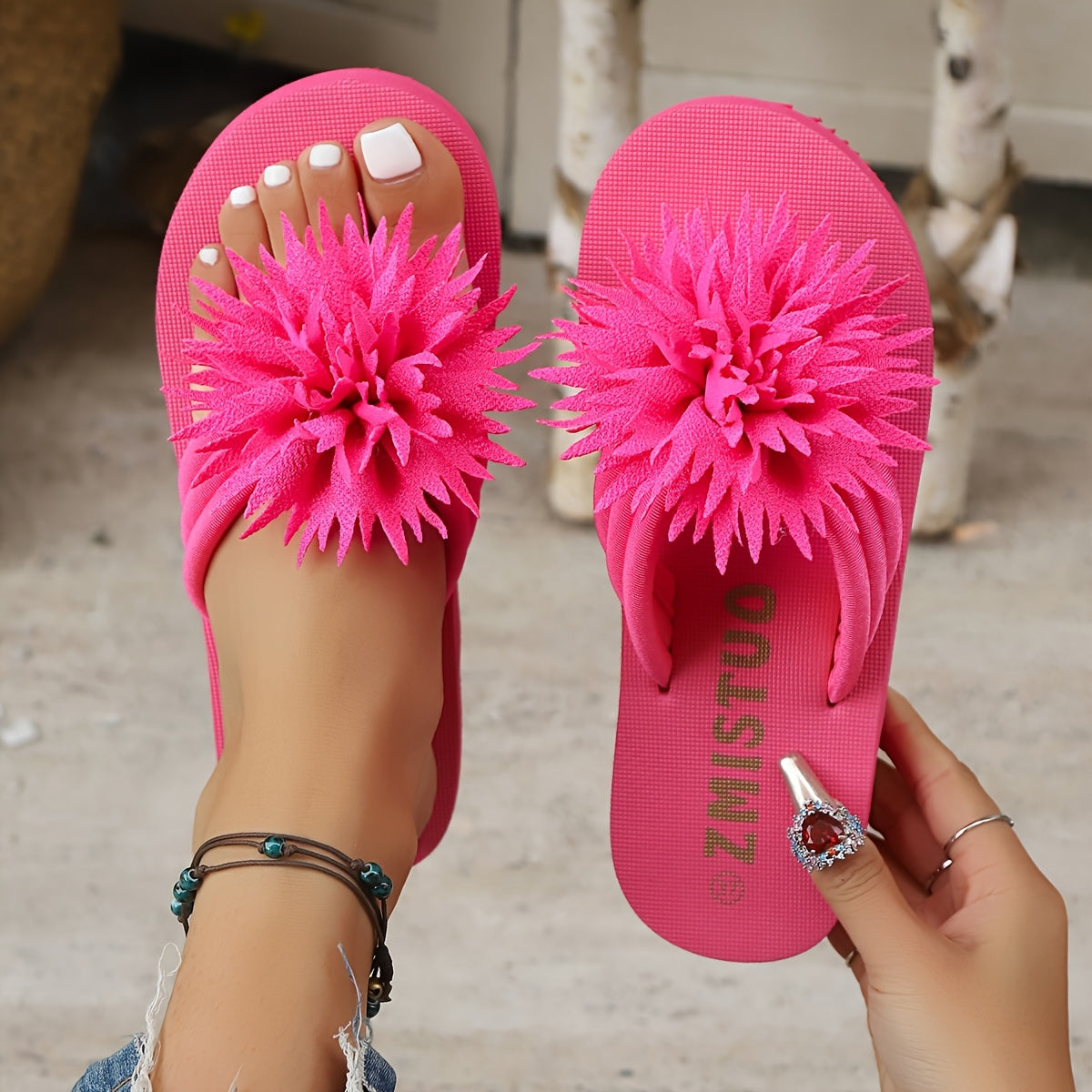 Women'S Plus-Size Floral Slip-Ons - Breathable Fabric with a Pink Flower Design, Comfortable Flat Soles Suitable for Indoor And Outdoor Walking, Home, And Casual Wear.