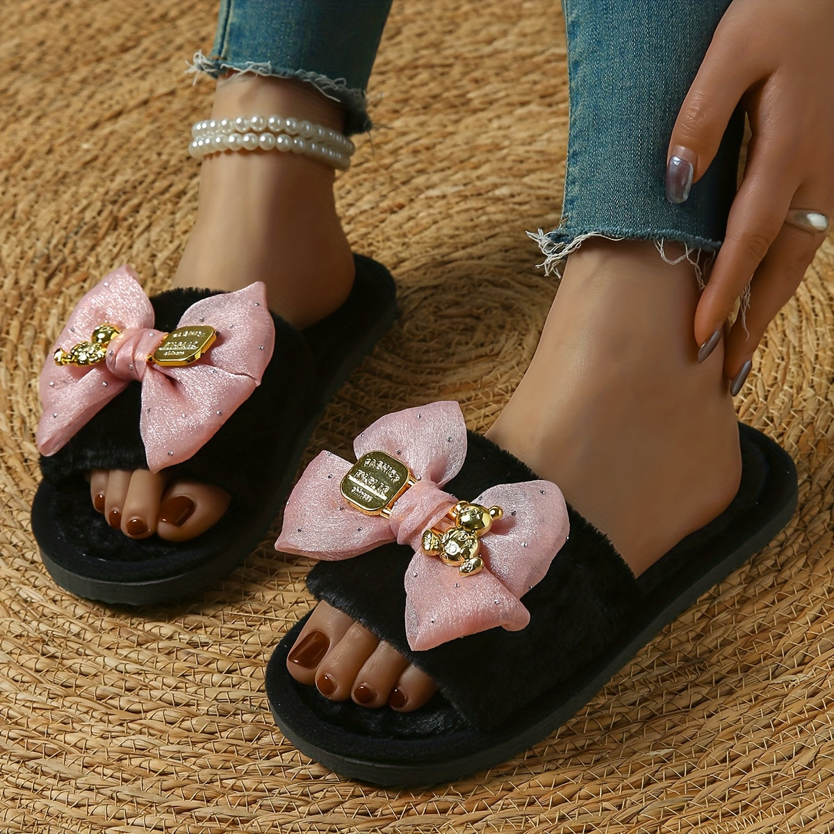 New Style Bear Bow Slippers for Women, Suitable for Spring, Summer, Autumn, And Winter, Featuring Open-Toe Design And Available in Larger Sizes for Indoor Use.