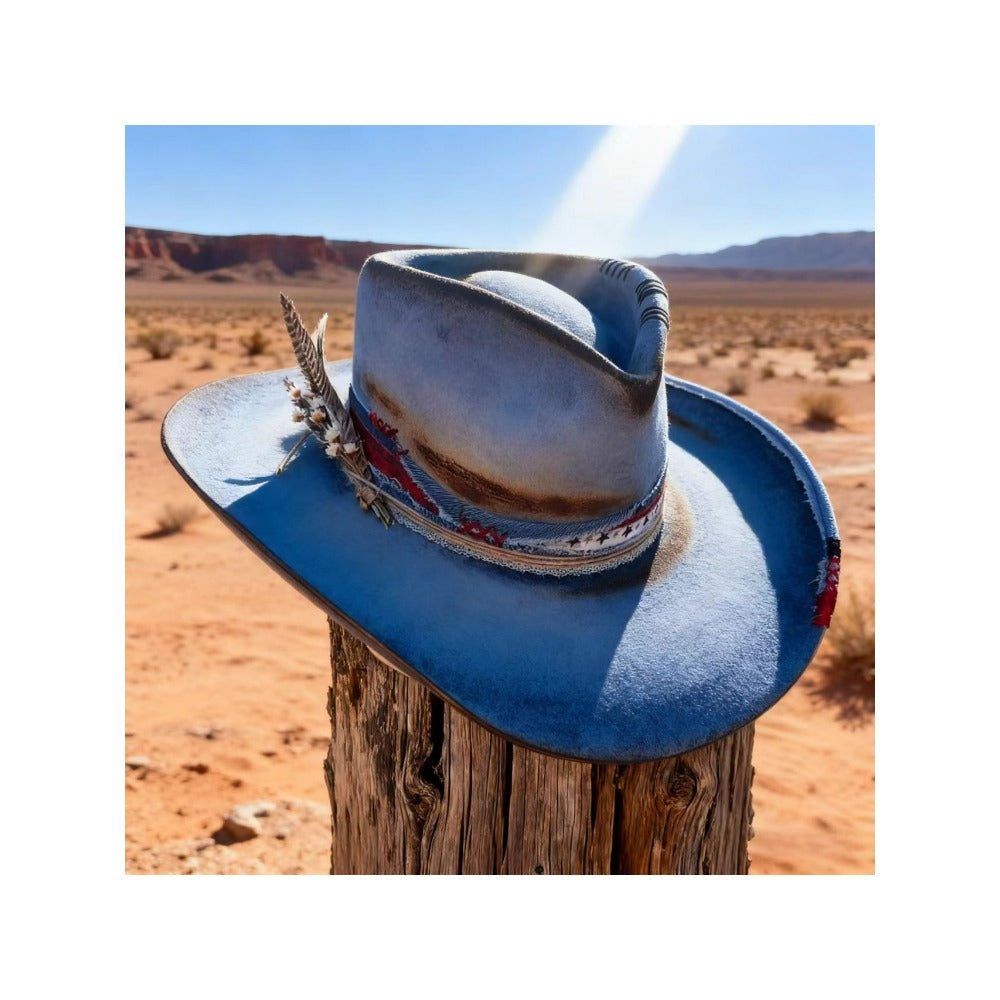 A Stylish Felt Hat Adorned with a Ribbon And Feather, a Retro Blue Dress Hat for Women, a Gatsby-Style Hat for Men, Perfect for Movie Costumes.