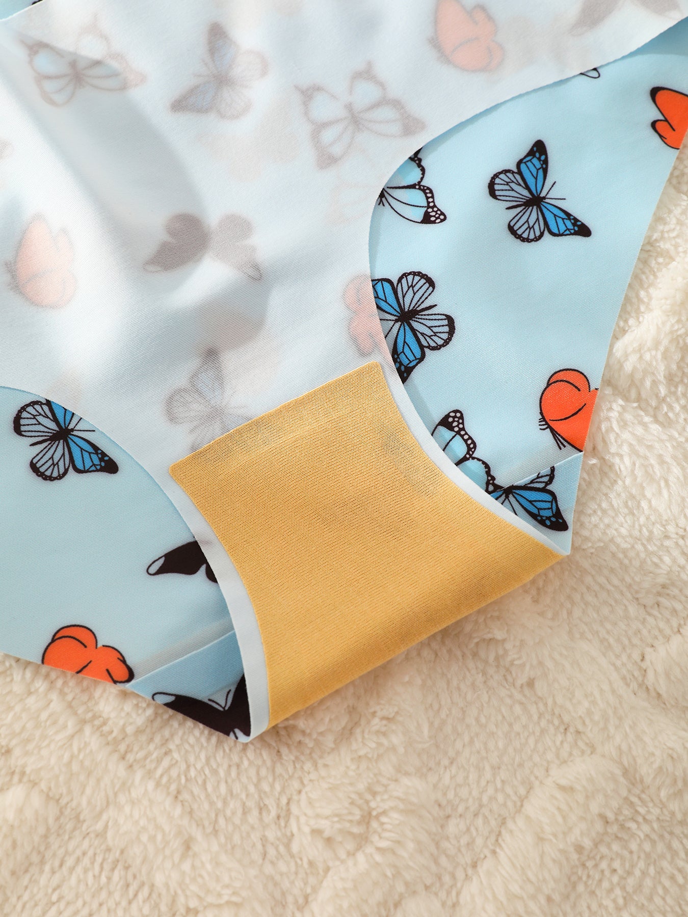 A Set of Butterfly Print Front-Button Women'S Lingerie, Featuring Wide Straps, a Wireless Bra, And Seamless Panties, Soft And Comfortable, Perfect for Everyday Wear in Autumn And Winter.