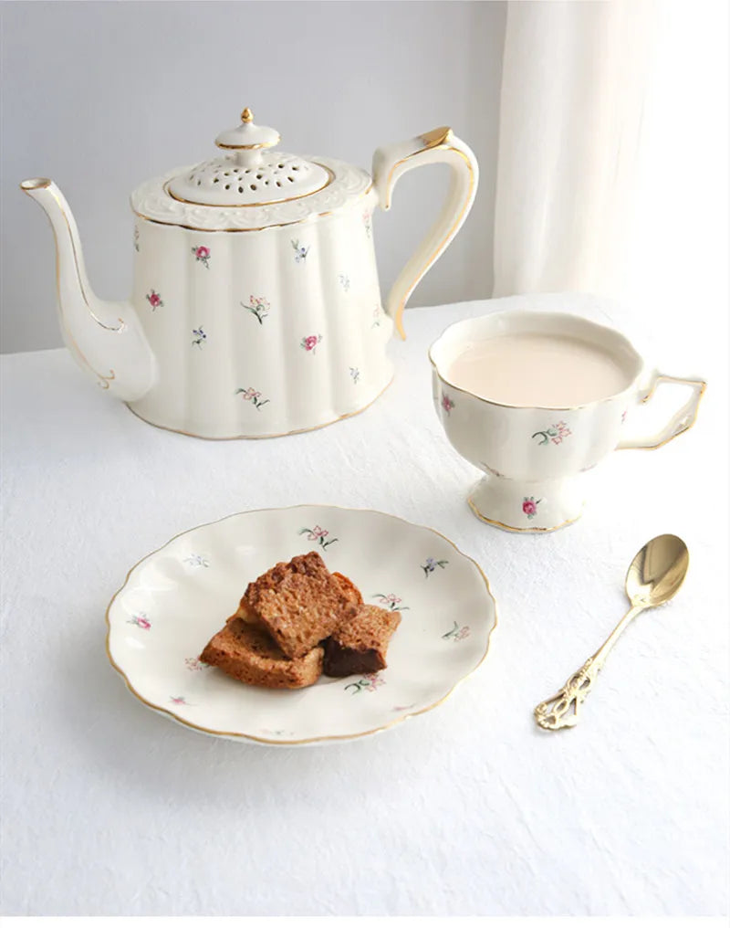 French Retro Teapot Coffee Cup Set Gold Edge Cup Saucer Strawberry Flower Big Teacup English Afternoon Tea Restaurant Bar Cafe