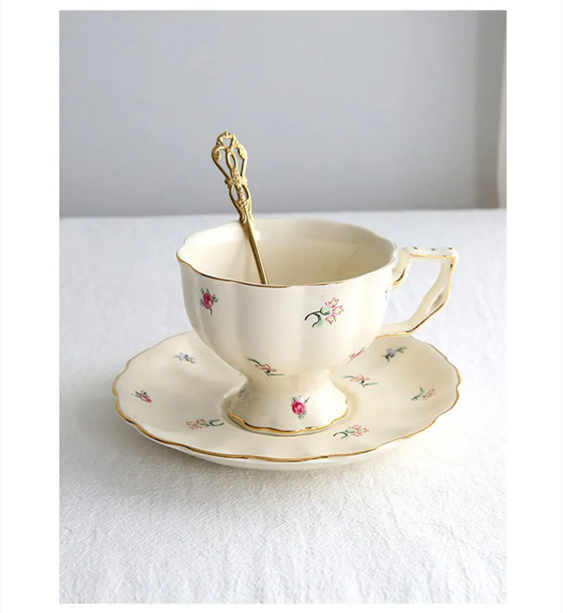 French Retro Teapot Coffee Cup Set Gold Edge Cup Saucer Strawberry Flower Big Teacup English Afternoon Tea Restaurant Bar Cafe