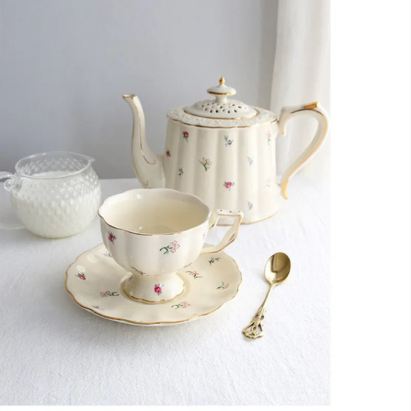 French Retro Teapot Coffee Cup Set Gold Edge Cup Saucer Strawberry Flower Big Teacup English Afternoon Tea Restaurant Bar Cafe
