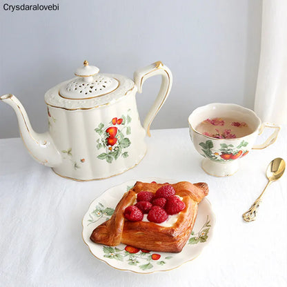 French Retro Teapot Coffee Cup Set Gold Edge Cup Saucer Strawberry Flower Big Teacup English Afternoon Tea Restaurant Bar Cafe