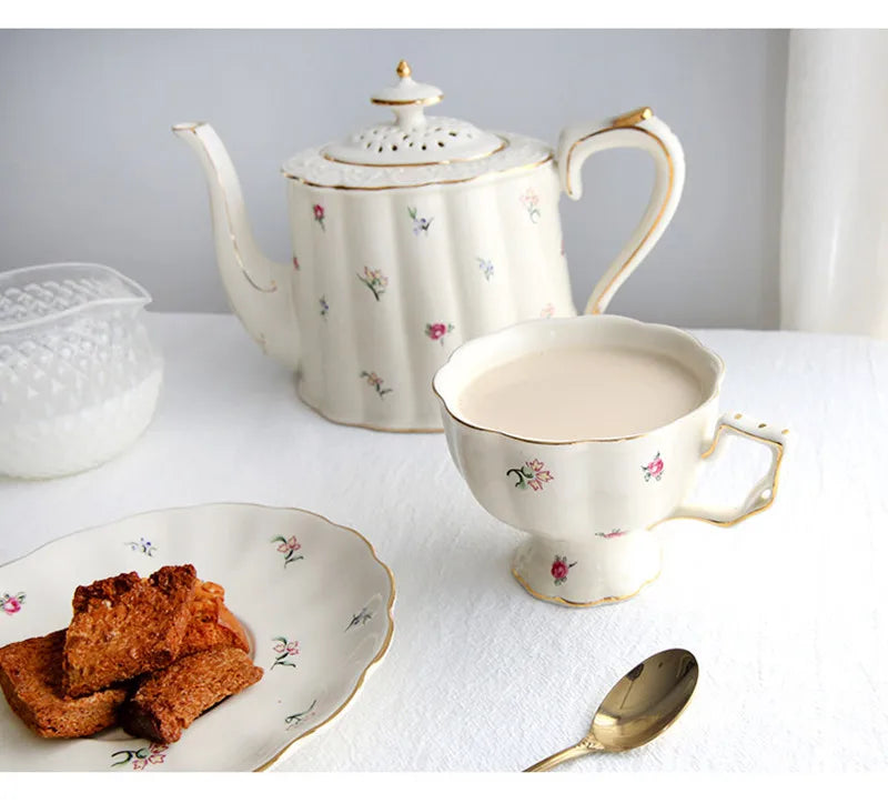 French Retro Teapot Coffee Cup Set Gold Edge Cup Saucer Strawberry Flower Big Teacup English Afternoon Tea Restaurant Bar Cafe