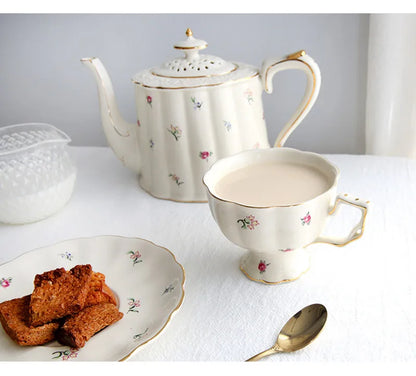 French Retro Teapot Coffee Cup Set Gold Edge Cup Saucer Strawberry Flower Big Teacup English Afternoon Tea Restaurant Bar Cafe