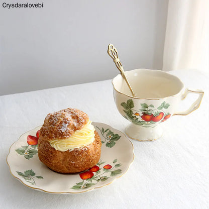French Retro Teapot Coffee Cup Set Gold Edge Cup Saucer Strawberry Flower Big Teacup English Afternoon Tea Restaurant Bar Cafe