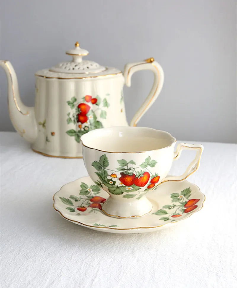 French Retro Teapot Coffee Cup Set Gold Edge Cup Saucer Strawberry Flower Big Teacup English Afternoon Tea Restaurant Bar Cafe