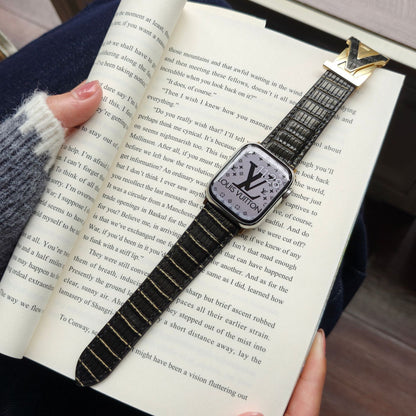 Suitable for Apple Watch 678910 Generation V-Shaped Magnetic Buckle Strap iWatch S11 Lizard Pattern Plaid Leather Wristband