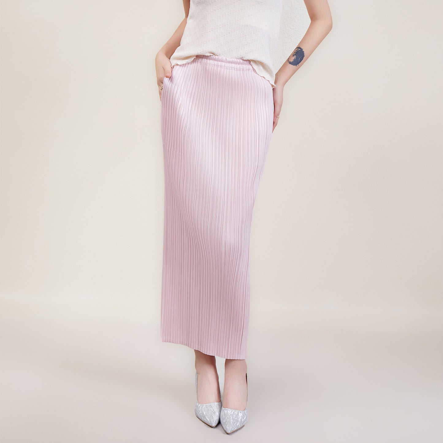 Miyake Simple Solid Color Skirt 2024 Spring and Summer New Pleated Straight Skirt Slimming Look Covering the Crotch Work Clothing Style Hip Skirt